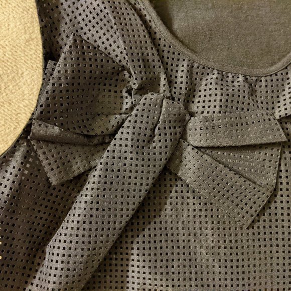 Laser Cut Perforated Tank Top With Bow (Navy) - Picture 4 of 11